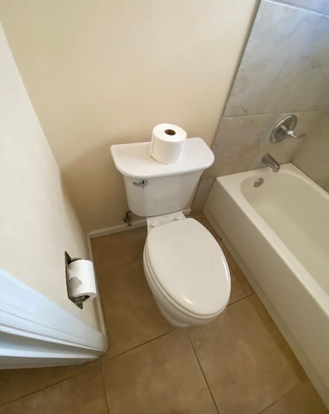 Building Photo - 721 N Mallard St