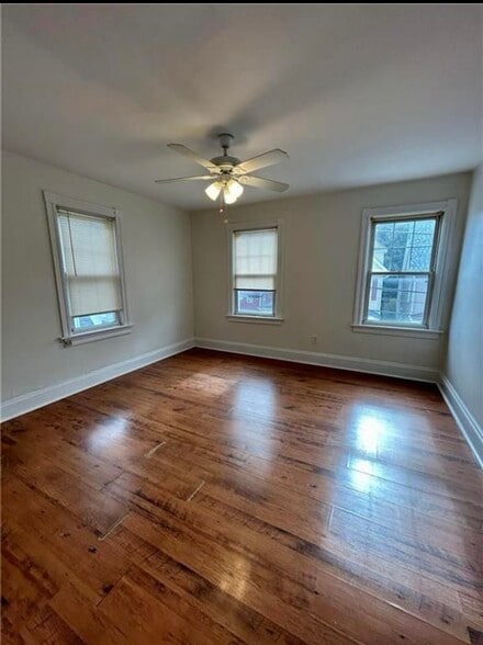 Building Photo - 407 William St