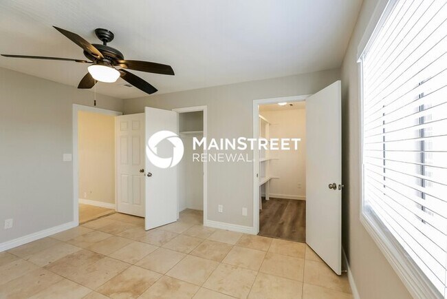 Building Photo - 4 Bedroom Pet-Friendly Home in Phoenix, AZ...