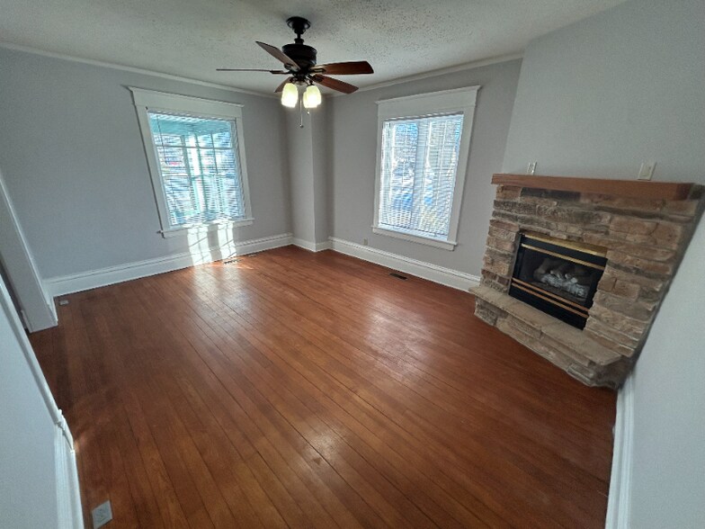 Building Photo - 201 Bonito St