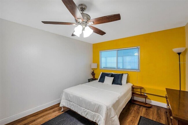 Building Photo - 1801 Bedford Terrace