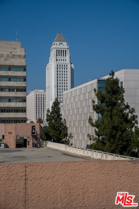 Building Photo - 257 S Spring St