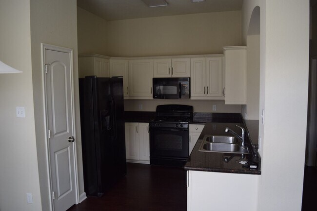 Building Photo - Stunning 3 Bed, 2 Bath in Creek Meadows!