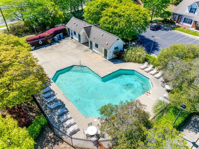 Building Photo - Beautiful 2 Bed 2.5 bath townhome in Benni...