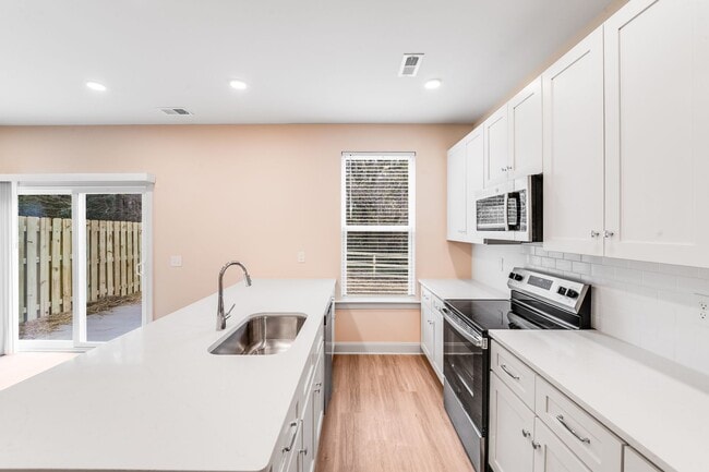 Building Photo - 645 Brookwood St