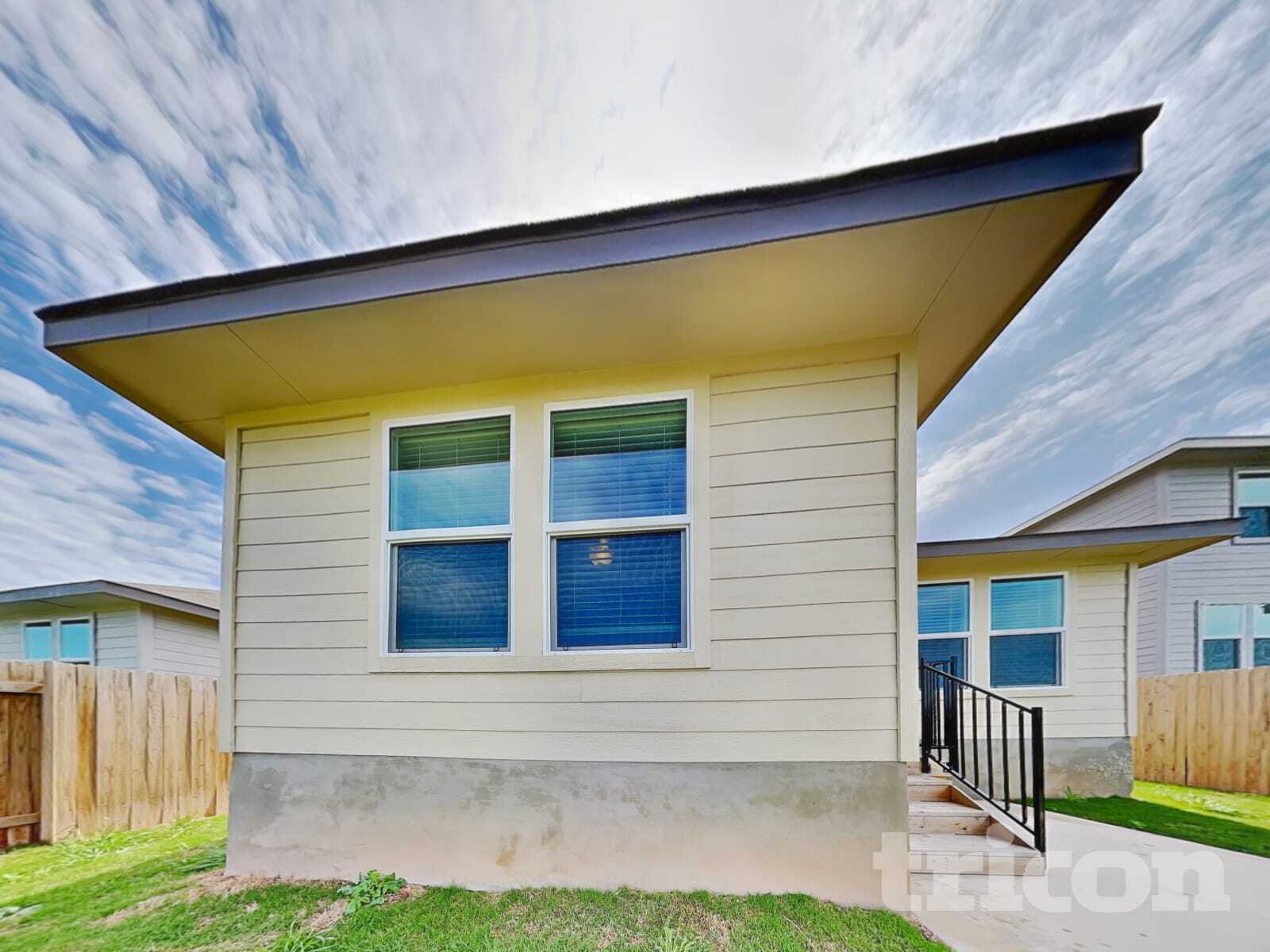 Building Photo - 5208 Saddle Clb Dr