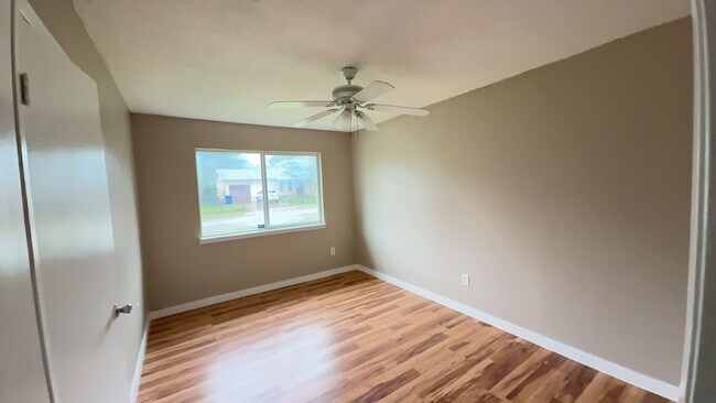 Building Photo - Renovated 3-bedroom 2-bathroom house! HOUSING ACCEPTED!