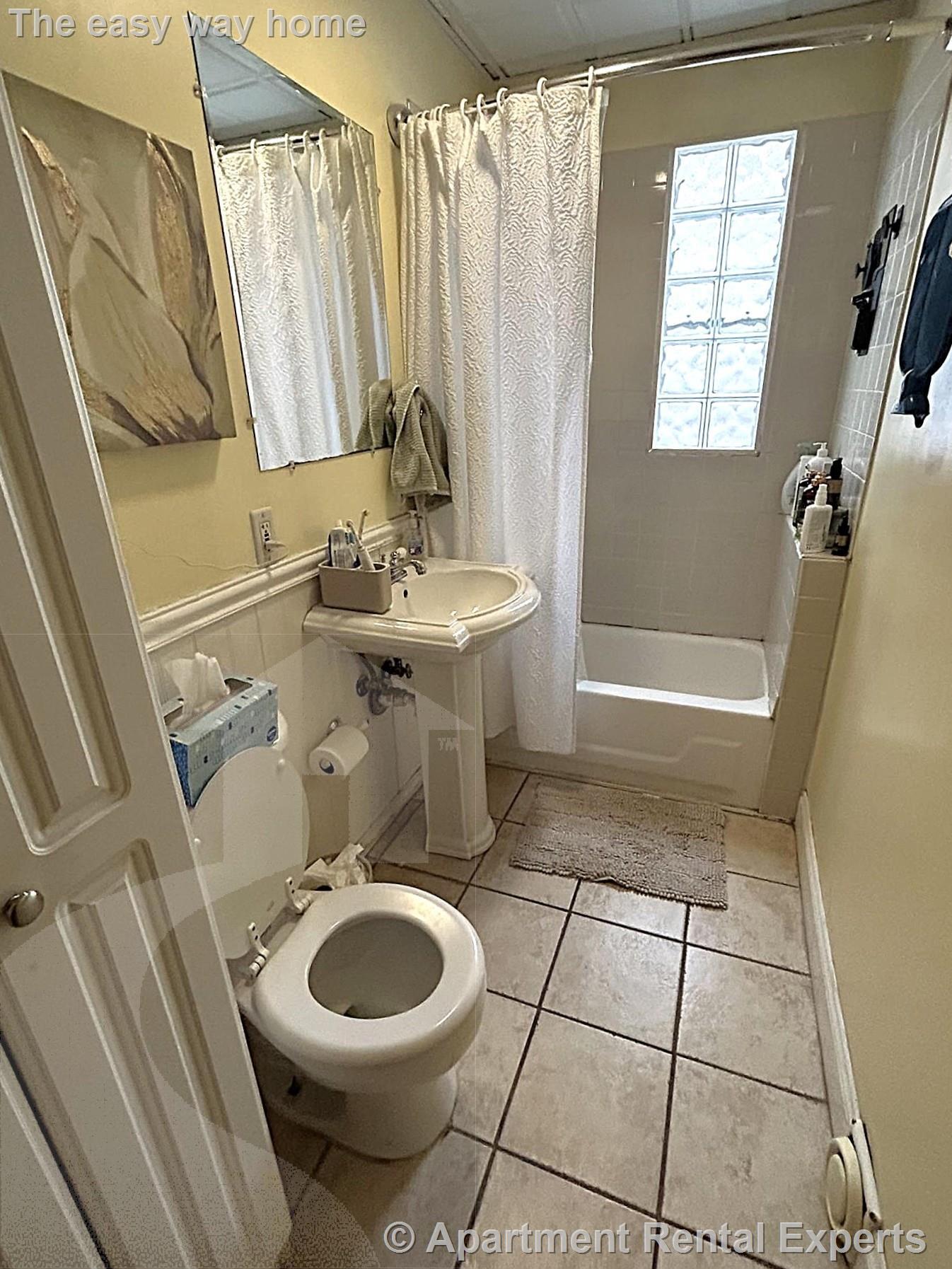 Building Photo - 578 Main St