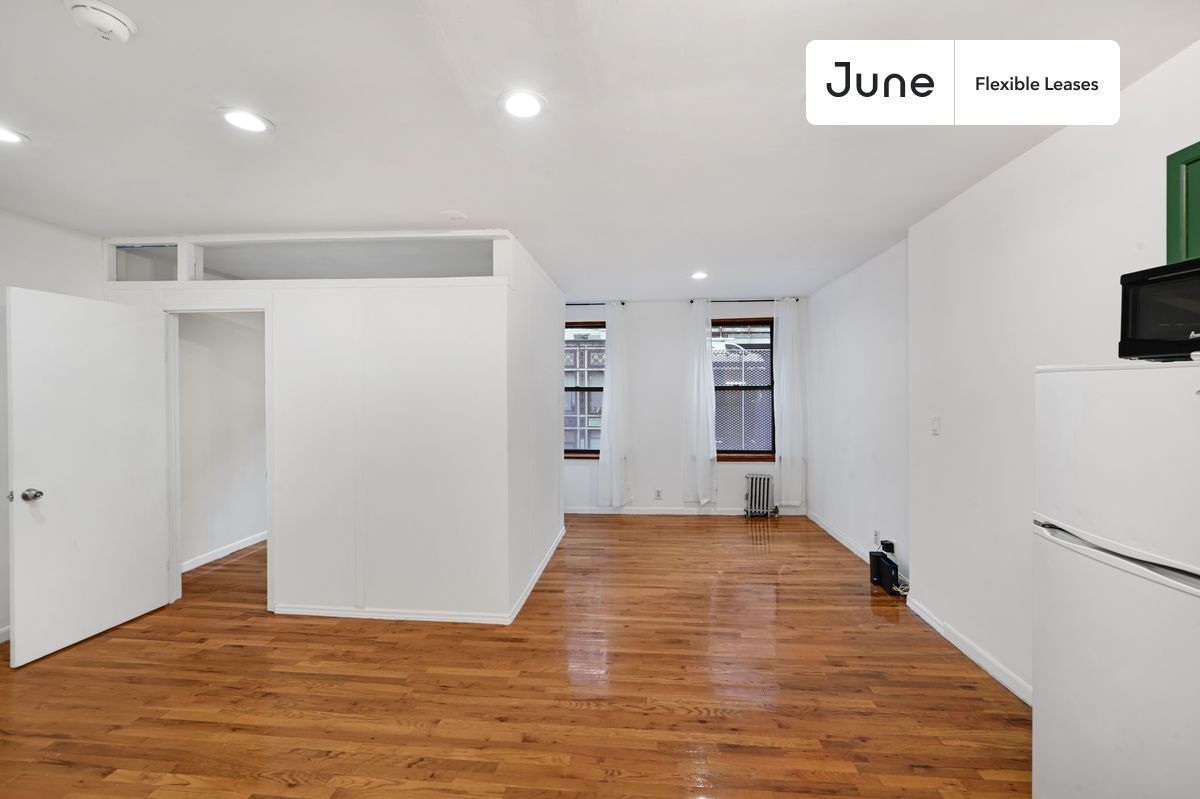 Building Photo - 41 W 46th St