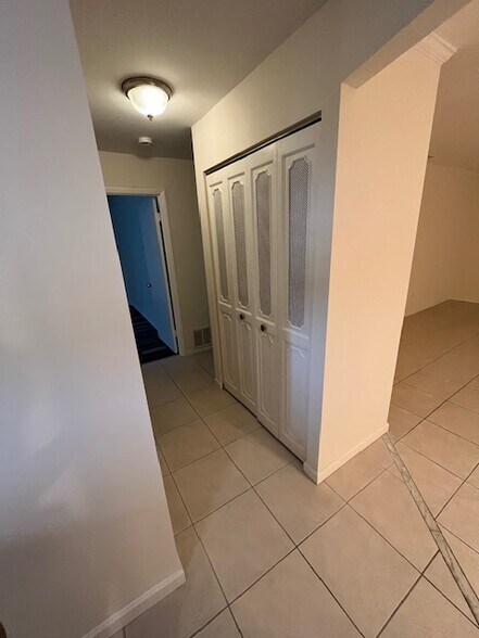 Building Photo - 3504 Beneva Rd