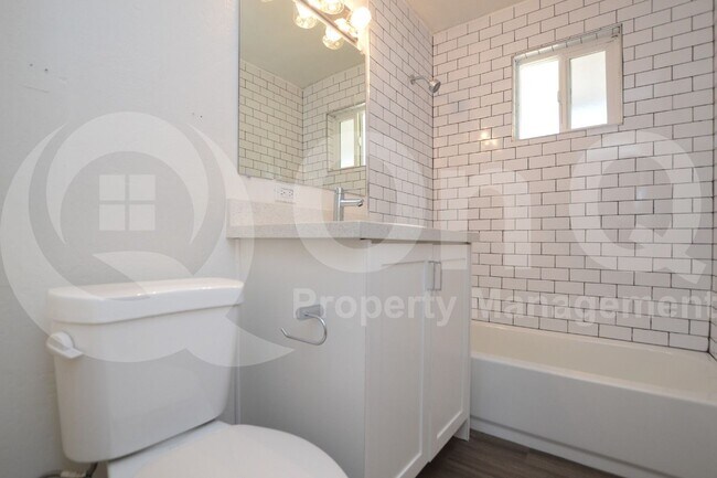 Building Photo - 1202 E Kaler Dr