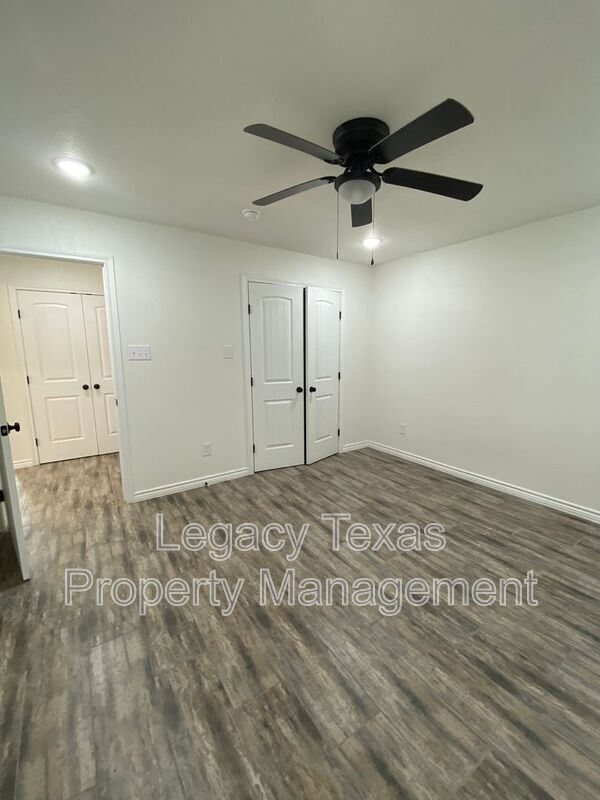 Building Photo - 702 S Wilhite St