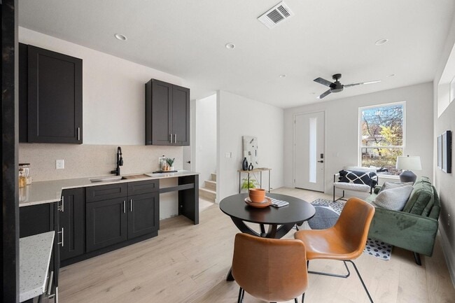 Building Photo - 1709 Maple Ave