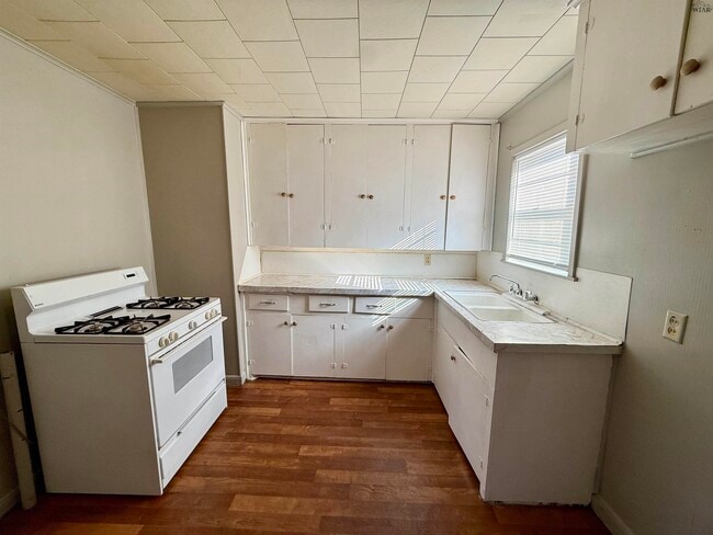 Building Photo - 3013 Lavell Ave