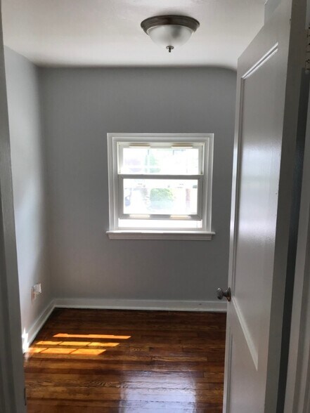 Building Photo - 706 Hestor Dr