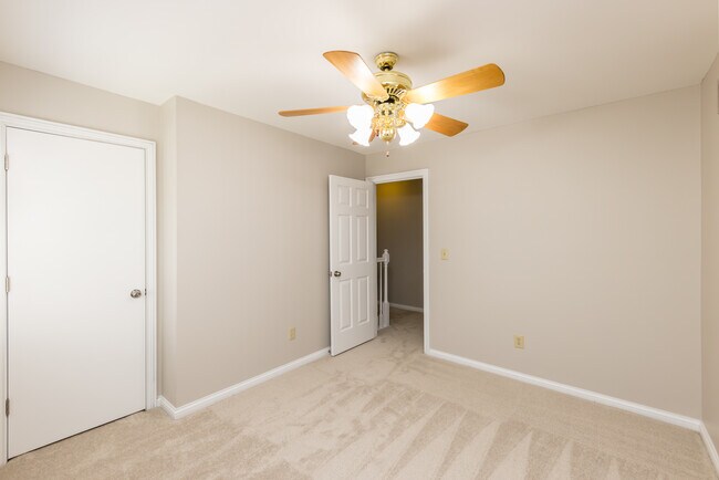 Building Photo - 5558 Parker Hill Ln