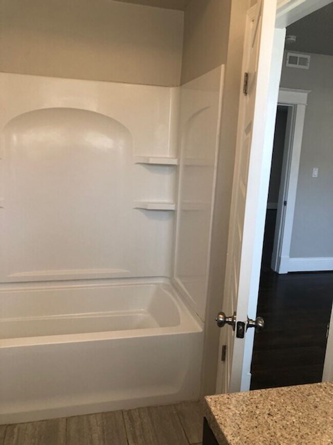 Building Photo - OMO3511-LM