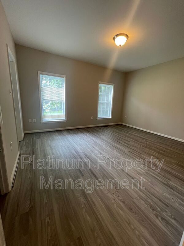 Building Photo - 48 Weyman Ave SW