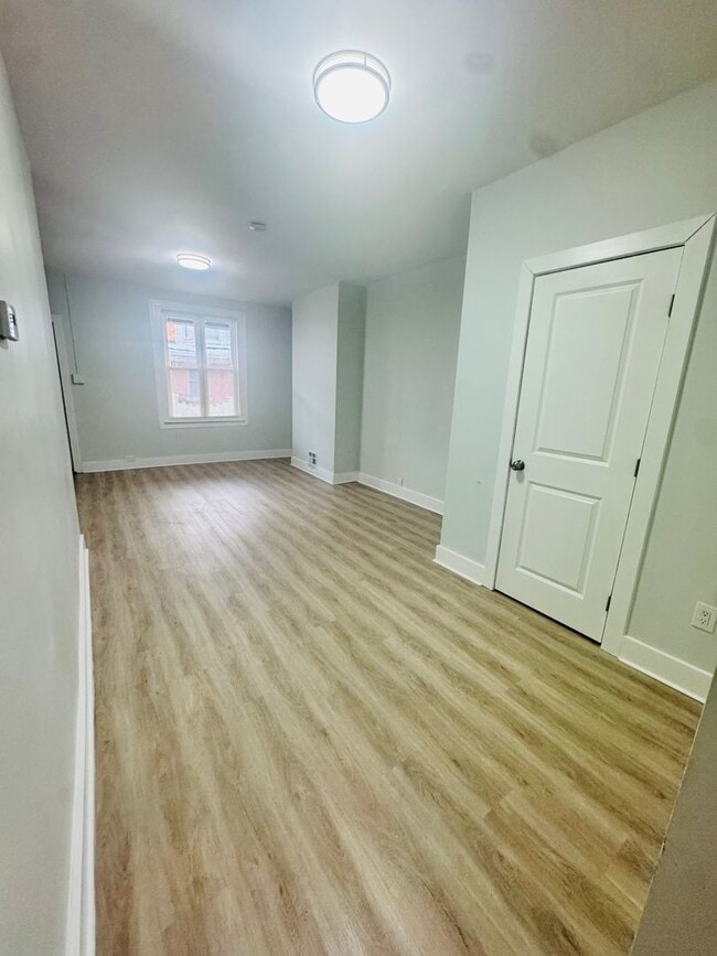 Building Photo - Refreshed 3BR/1.5Bth Home! Section 8 Accepted.