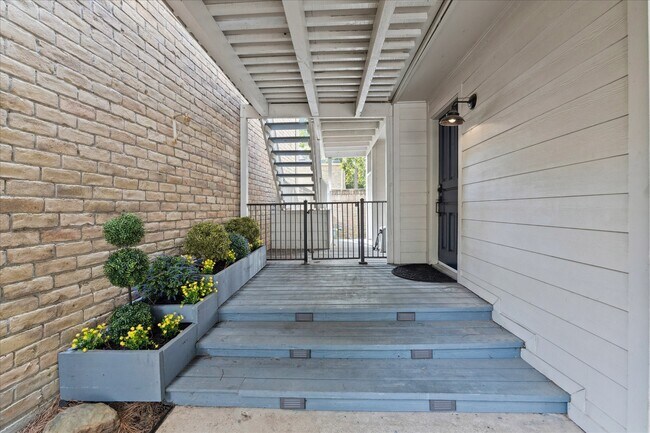 Primary Photo - 201 Vanderpool Ln