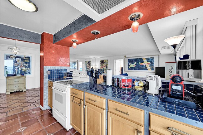 Building Photo - 2841 N Ocean Blvd