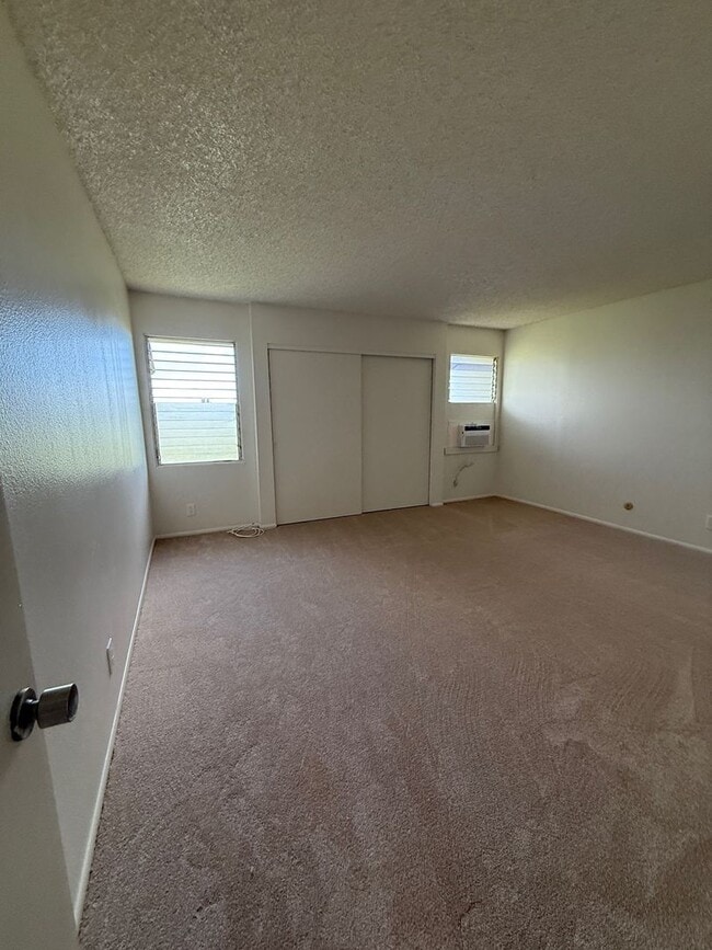 Building Photo - Hillside Terrace 2 bedroom 1.5 bath with t...