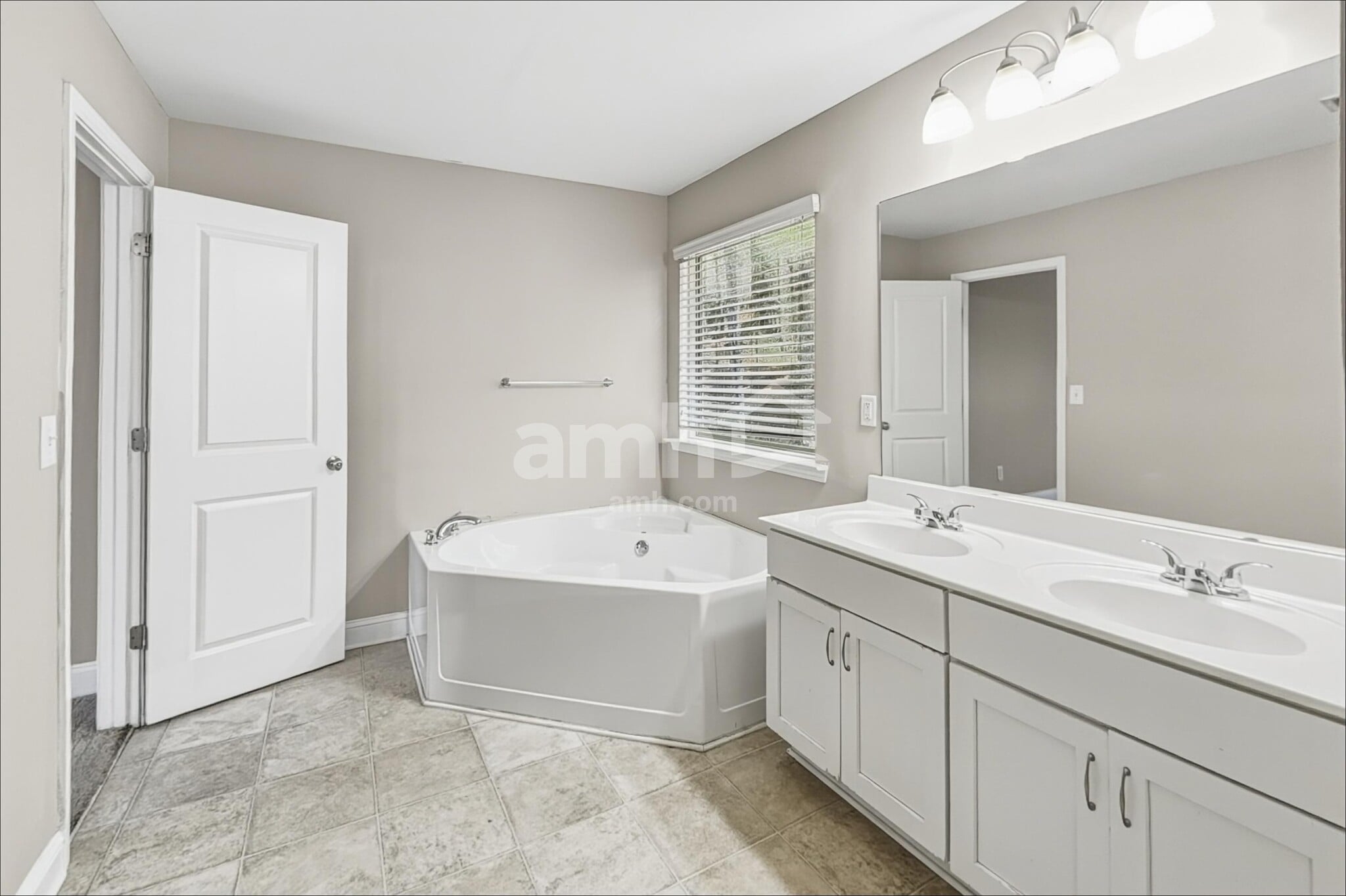 Building Photo - 2049 Greenfern Ct