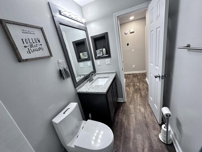 Building Photo - 3461 Southgate Trail SE