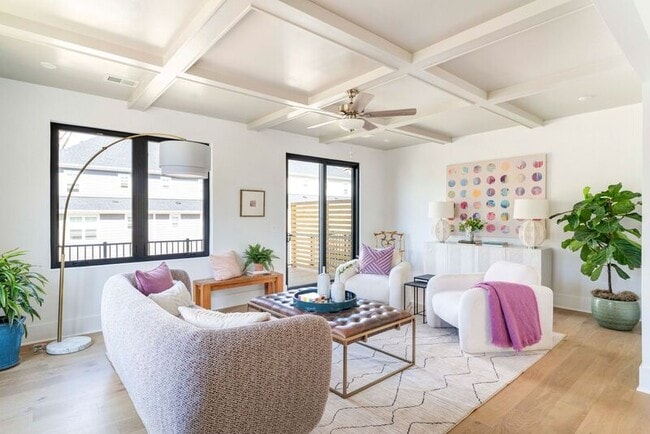 Building Photo - 981- 987 Fifth Street SW