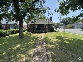Building Photo - 1818 Martin St
