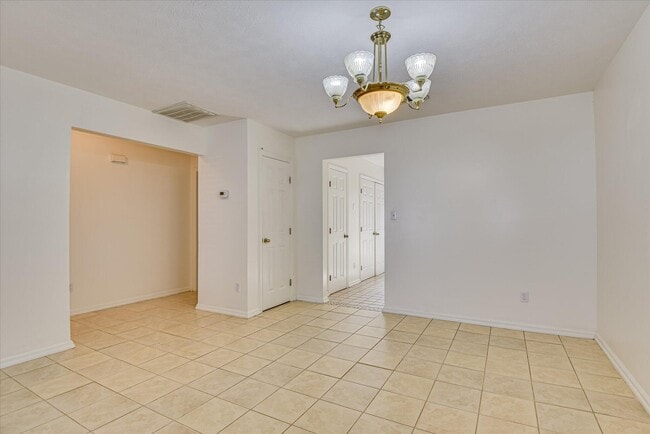 Building Photo - 110 Spring Oak Ln