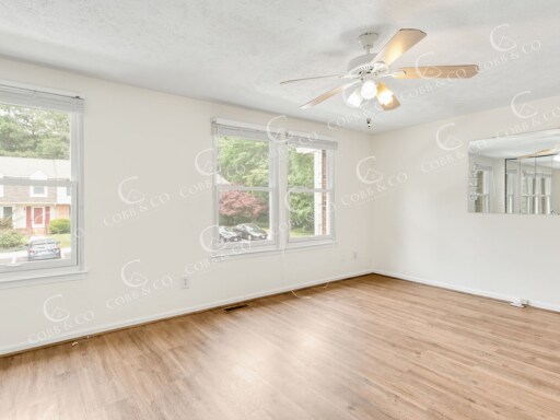 Building Photo - 3 Bedroom Townhome in Richmond – $2,195/mo