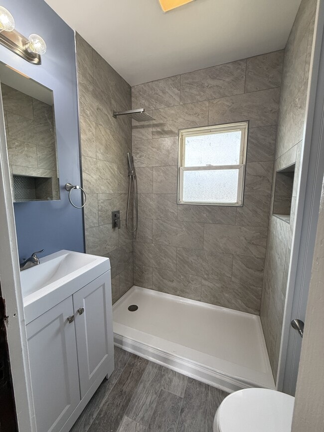 Building Photo - 2232 Youngstown Rd SE