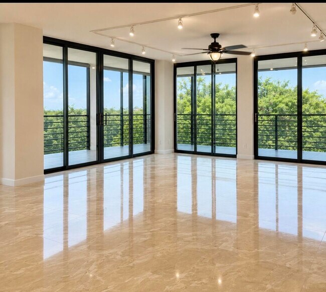 Building Photo - 7568 Regency Lake Dr