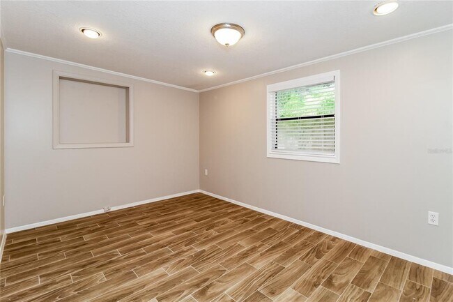 Building Photo - 243 Acorn Dr