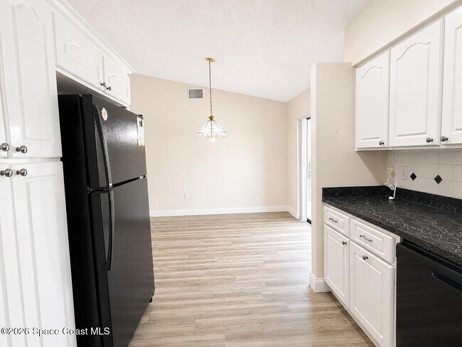 Building Photo - 662 Castaways St NE
