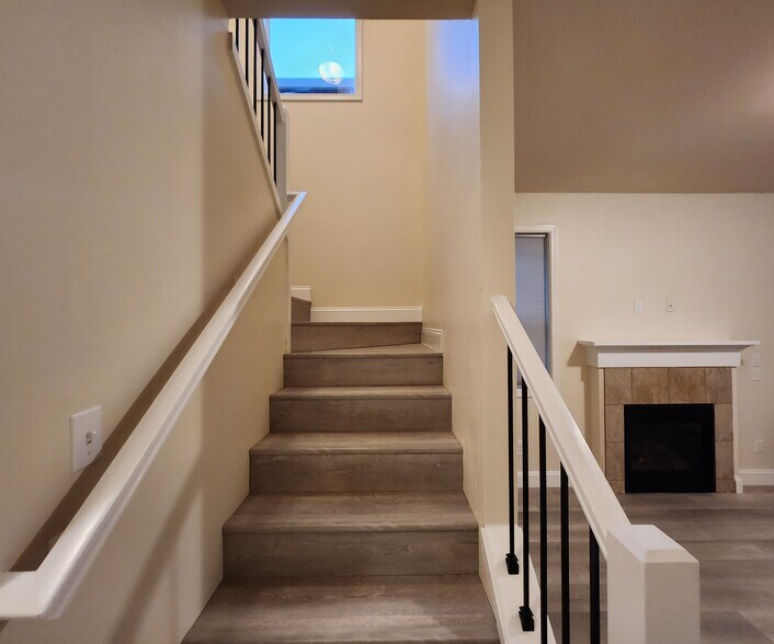 Building Photo - 9270 SE Caruthers St