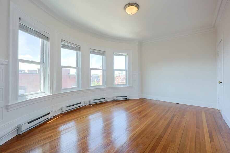 Building Photo - 857 Beacon St