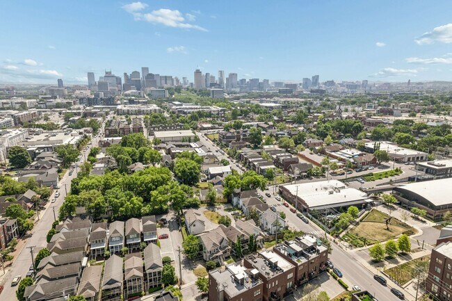 Building Photo - 415 Van Buren St