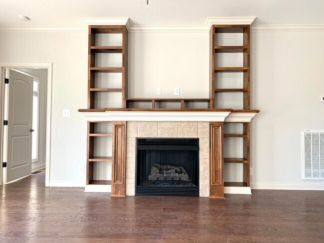 Building Photo - 1533 Edgewater Ln