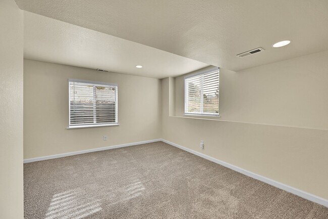 Building Photo - Northeast Colorado Springs House in Sierra...