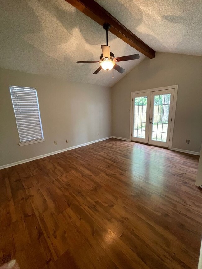 Building Photo - Charming 2 bedroom, 2 bath home in Lafayette!