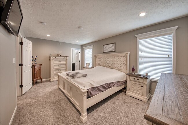 Building Photo - 109 Shaley Dr