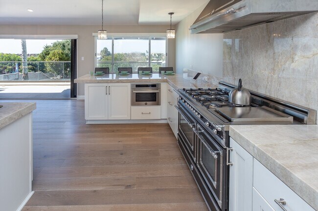 Building Photo - Furnished Oceanview Property