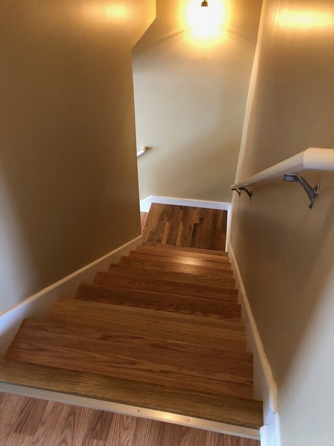 Building Photo - Wonderful 3 Bedroom 2 1/2 Bath Townhouse Now Available!