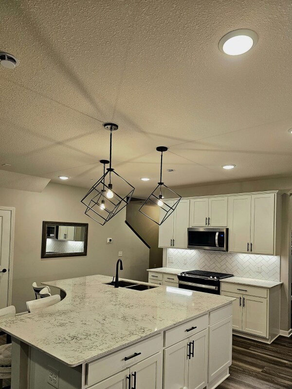 Building Photo - 17904 Giants Wy