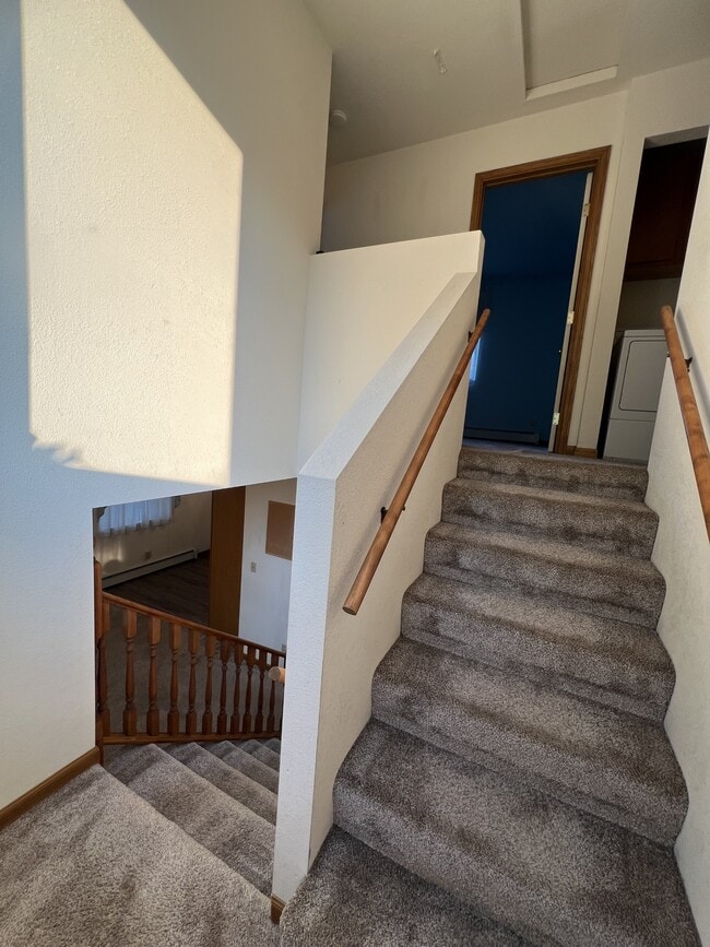 Building Photo - 201 W Geyser St