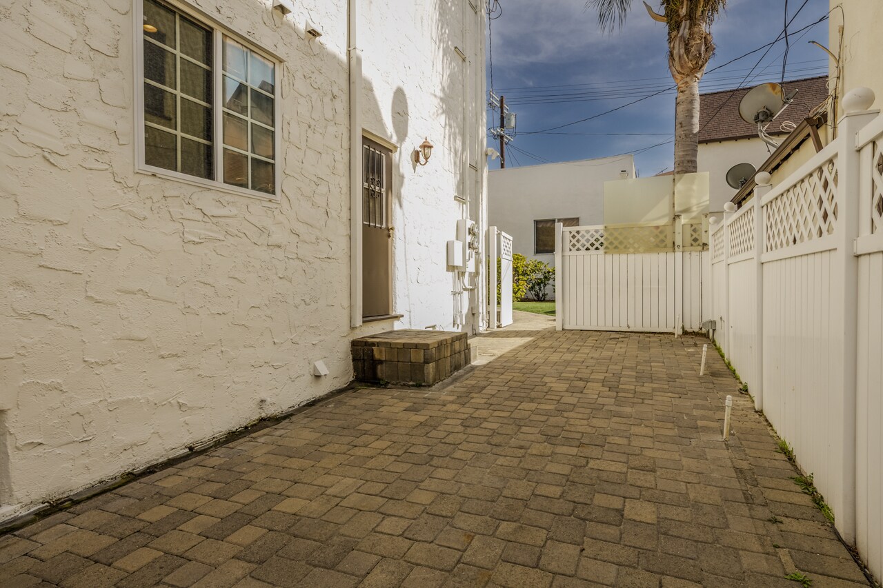 Building Photo - 1244 S Highland Ave