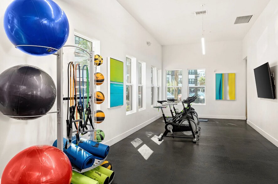 Building Photo - 4950 W Prescott St