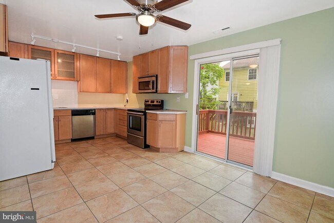 Building Photo - 1467 Chatham Ct